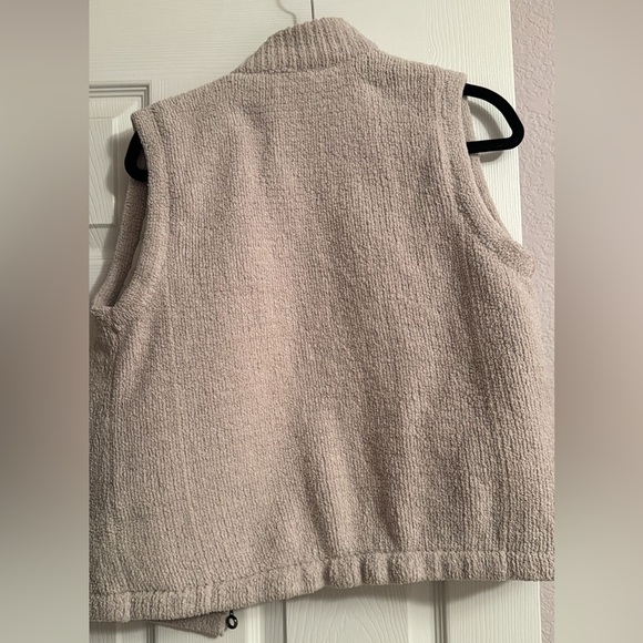 Grey Women’s Vest - Lightly Used - Picture 2 of 3